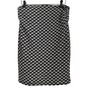 Max Studio Skirt Size Medium Black White Pencil Skirt Mermaid Scales Pattern